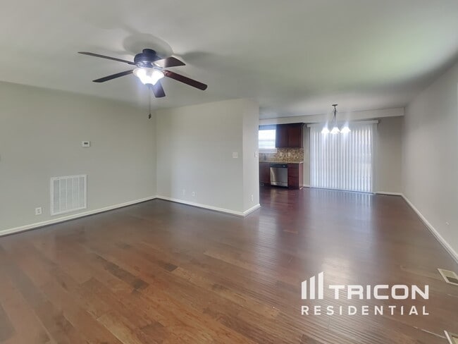 Photo - 1073 Castlerock Dr