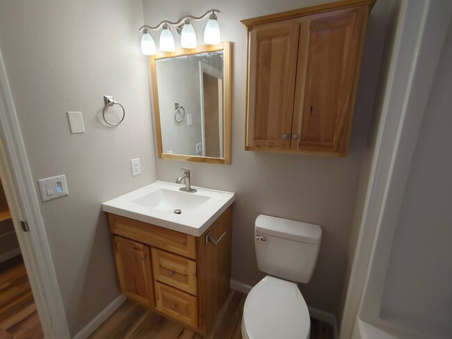 Photo - 566 N Bailey St