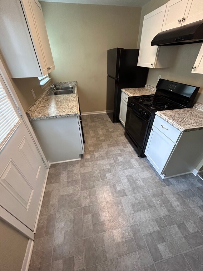 Photo - 716 Sunny Ln