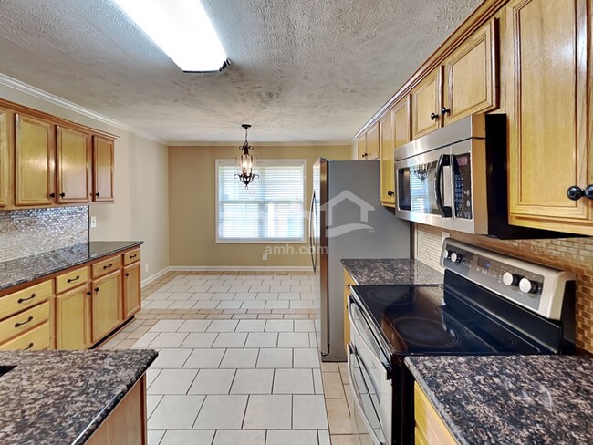 Photo - 2418 Taylor Close