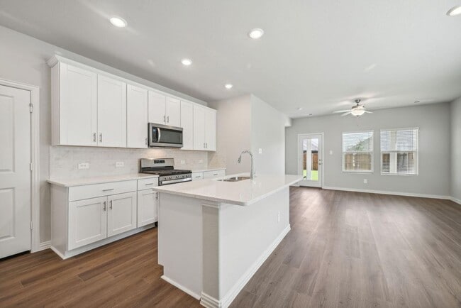 Photo - 706 Hemingway Ln