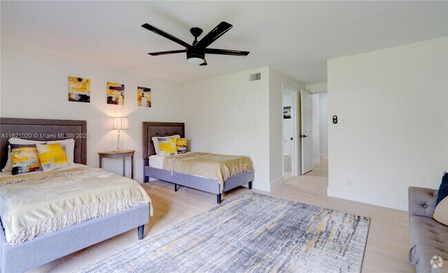 Building Photo - 347 NE 110th St Rental