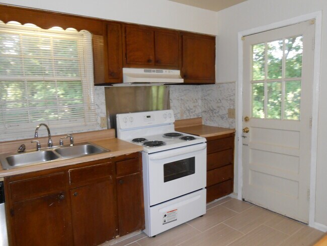 Cocina - 139 E Hill St Unidad #58