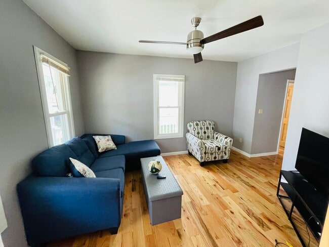 Building Photo - 5 Walnut St Rental