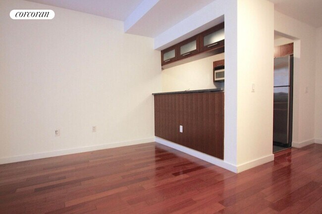 Photo - 121 E 23rd St