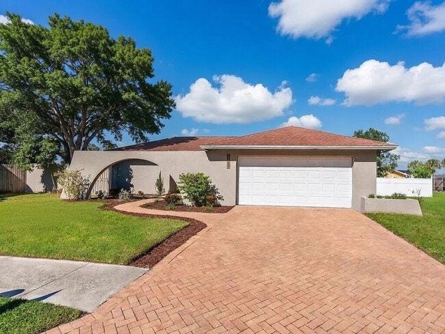 Building Photo - 1881 Orangewood Ln