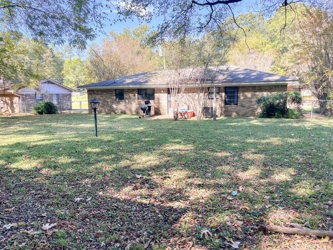 Photo - 2607 Maple Dr