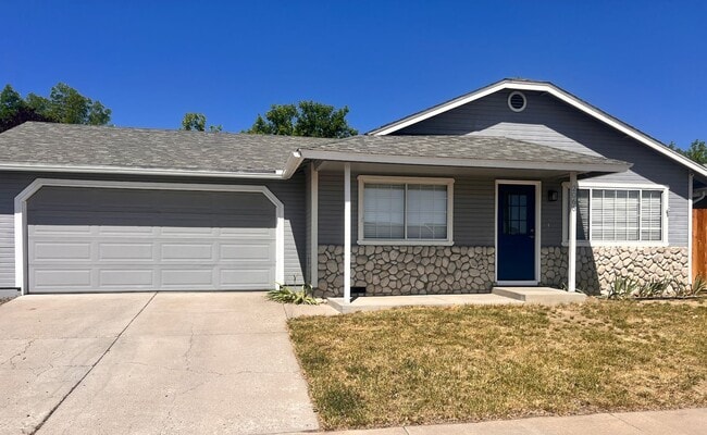Nicely renovated 3 bedroom home! - Nicely renovated 3 bedroom home!