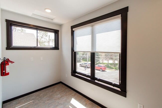 Photo - AVAILABLE JULY - Renovated Luxury 1 bed/1 bath Home on PARK POINT Unit 3