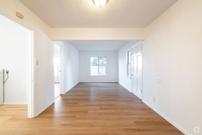 Building Photo - 1885 Chestnut Avenue Rental