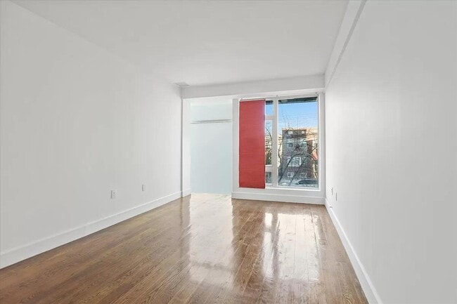 Building Photo - 2124 30th Ave - Apt 2C