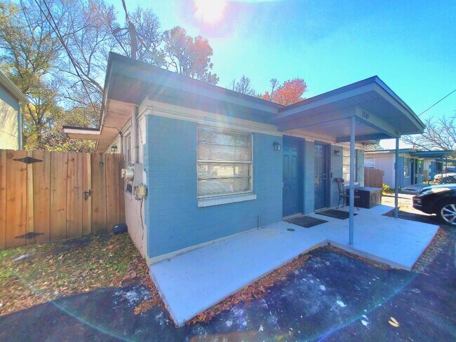 Photo - 2840 Cook St