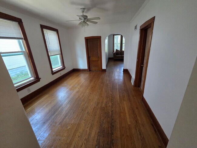 Photo - 238 Des Plaines Ave
