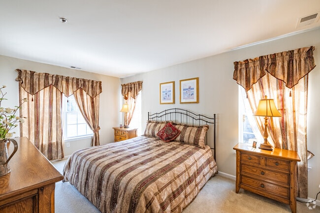 2BR, 2BA - 945SF - Primary Bedroom