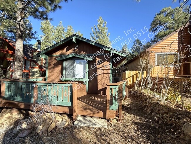 Pet-Friendly Two Bedroom Cabin in Sugarloaf! - Pet-Friendly Two Bedroom Cabin in Sugarloaf! House