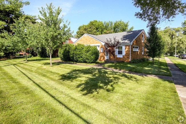 Building Photo - 1771 Harrodsburg Rd Rental