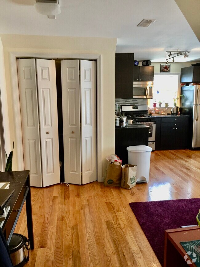 Building Photo - 54 Beacon St Unit 3 Rental