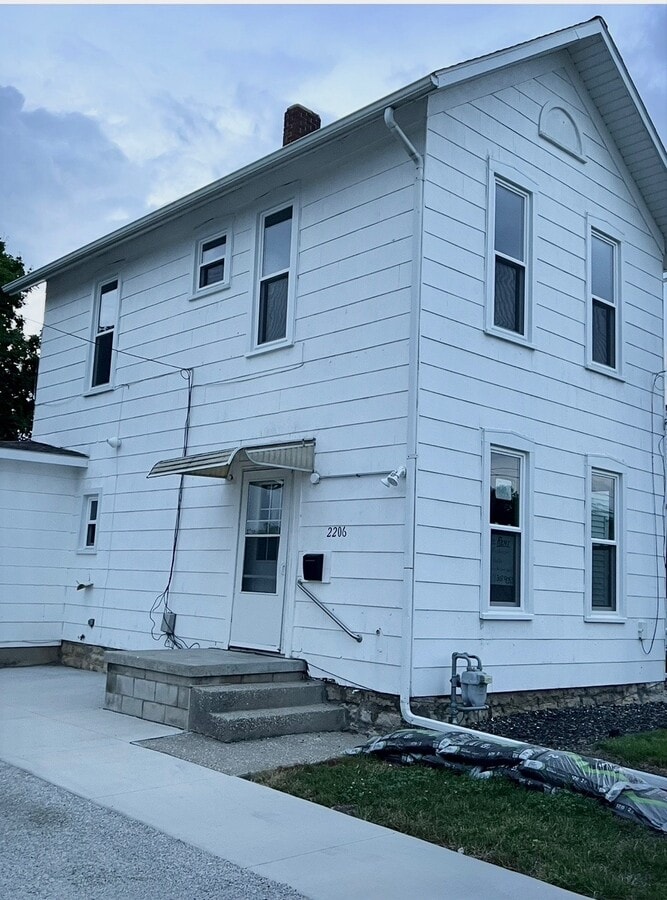 Photo - 2206 Lake St