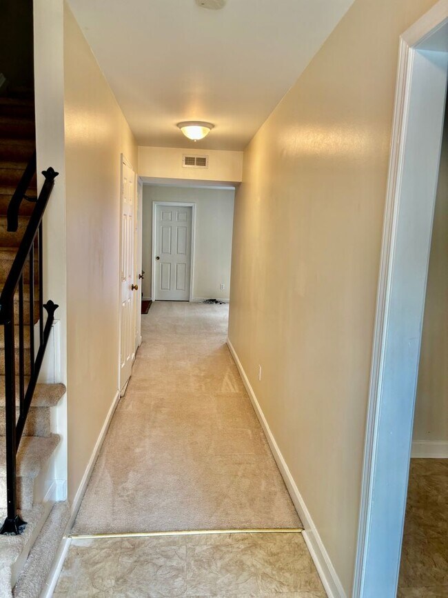 Photo - 3 bedroom / 1.5 bathroom - Courthouse Green