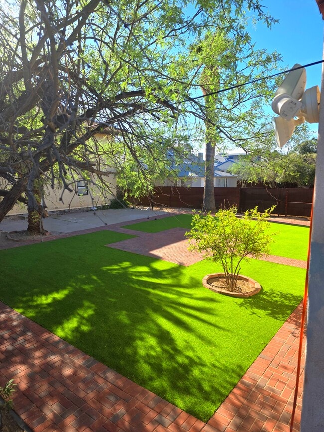 Photo - 833 N 4th Ave