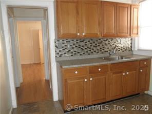 Building Photo - 380 Bond St Unit 2nd floor Rental
