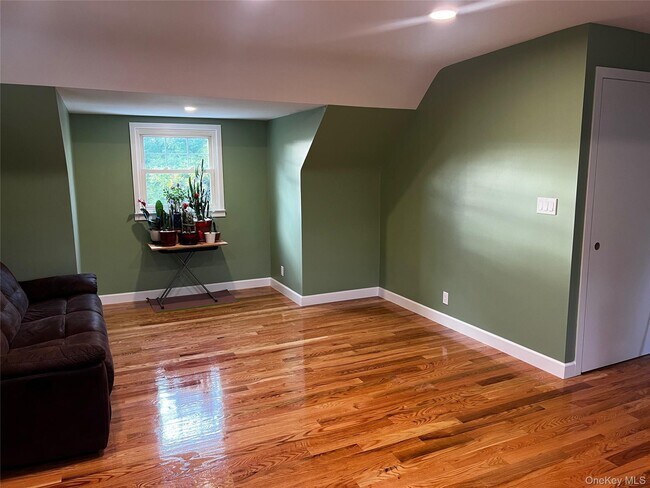 Photo - 307 Emerson Pl