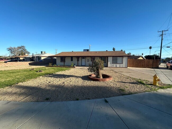 3 Bedroom Single Family Home in Phoenix - 3 Bedroom Single Family Home in Phoenix