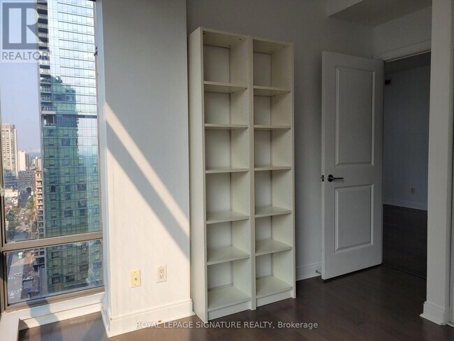 Photo - 18 Yorkville Ave Unit 2205