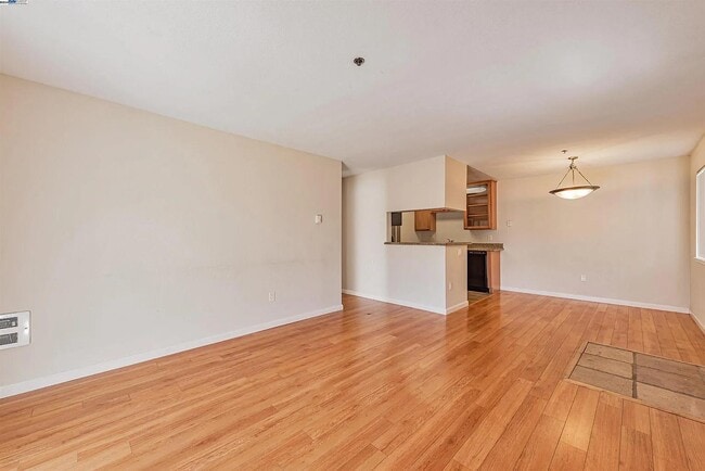 Photo - 880 E Fremont Ave