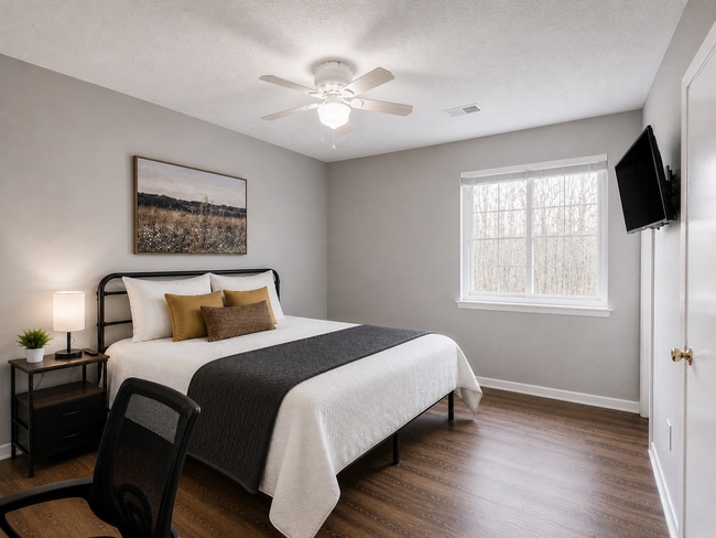 Photo - 1045 Forest-
