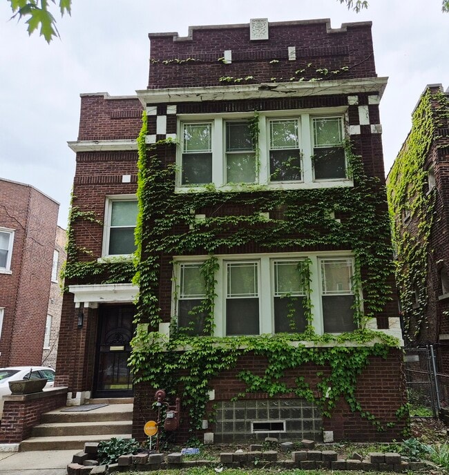 Building Photo - 7826 S Bennett Ave Unit 2