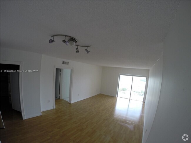 Building Photo - 400 Kings Point Dr Unit 905 Rental