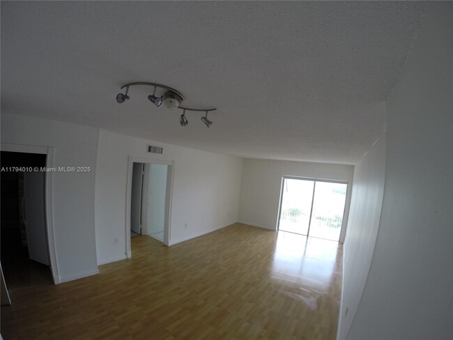Photo - 400 Kings Point Dr Condo Unit 905