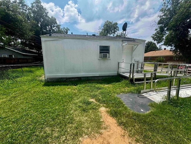 Photo - 1814 Pearl Ave