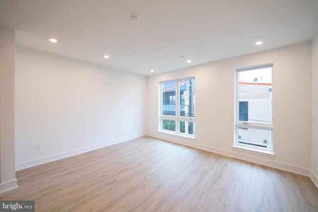 Photo - 1325 N Lee St Unit 300