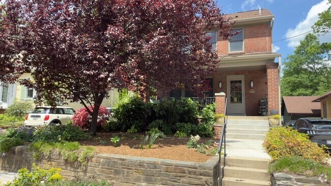 Building Photo - Incredible Enlarged Home Close to Downtown...