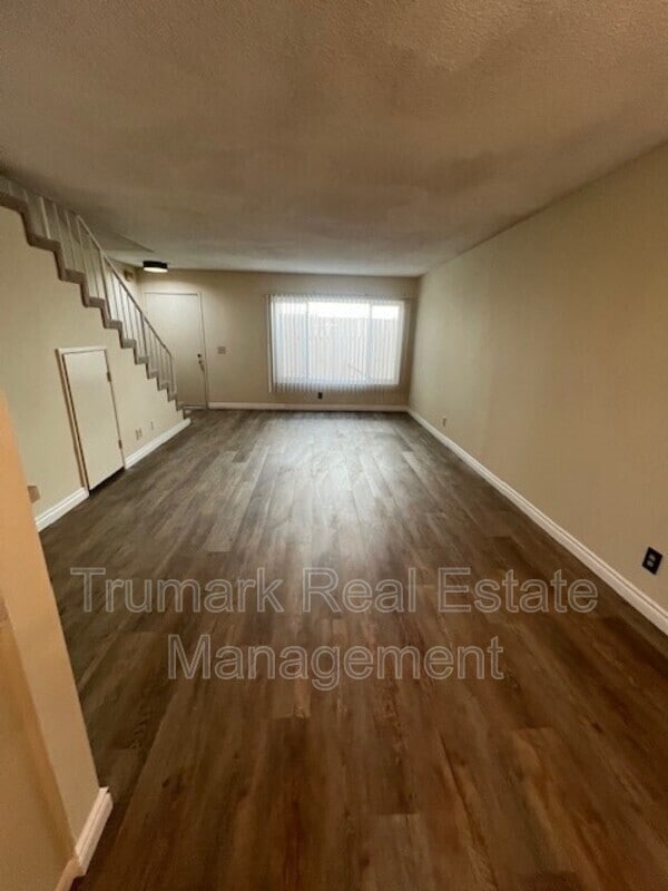Building Photo - 2713 Montrose Ave Rental