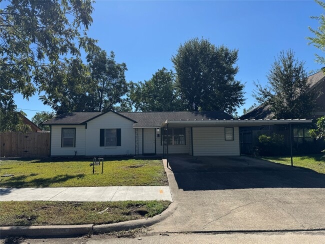 Photo - 514 Bertloma St