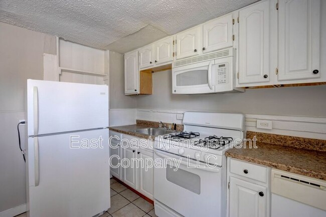 Building Photo - 1822 McHenry St Rental
