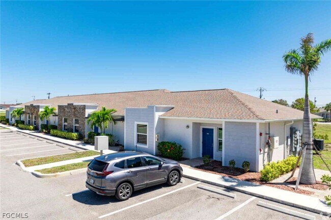 Building Photo - 3313 SW 8th Pl Unit 106