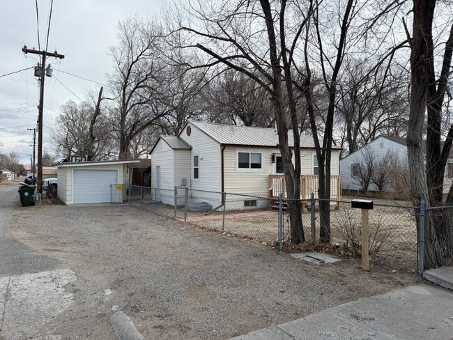 Photo - 415 S 1st St