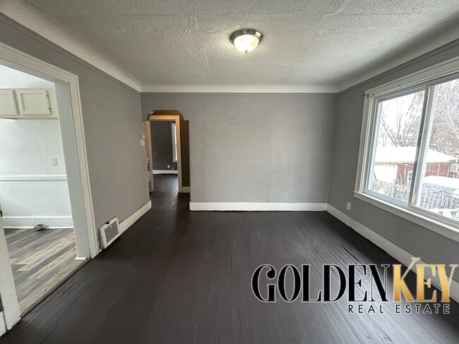 Photo - 6885 Mettetal St Unit Upper