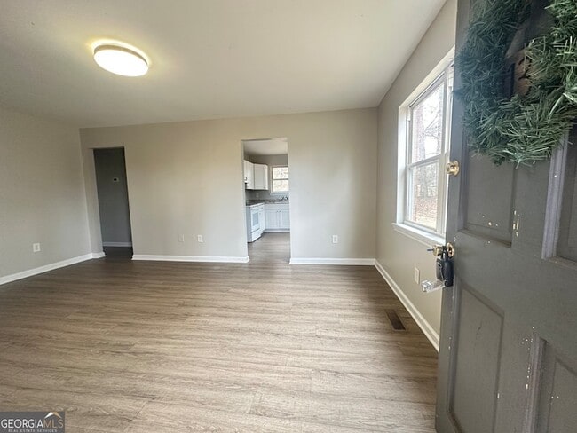 Photo - 1131 White Oak Dr