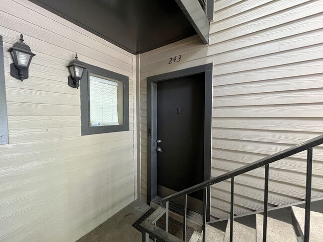 Photo - Great 1 bedroom, 1 bathroom condo in the heart of Green Hills!
