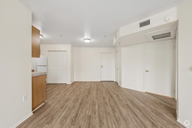 1BR, 1BA - 604SF - Dining Room