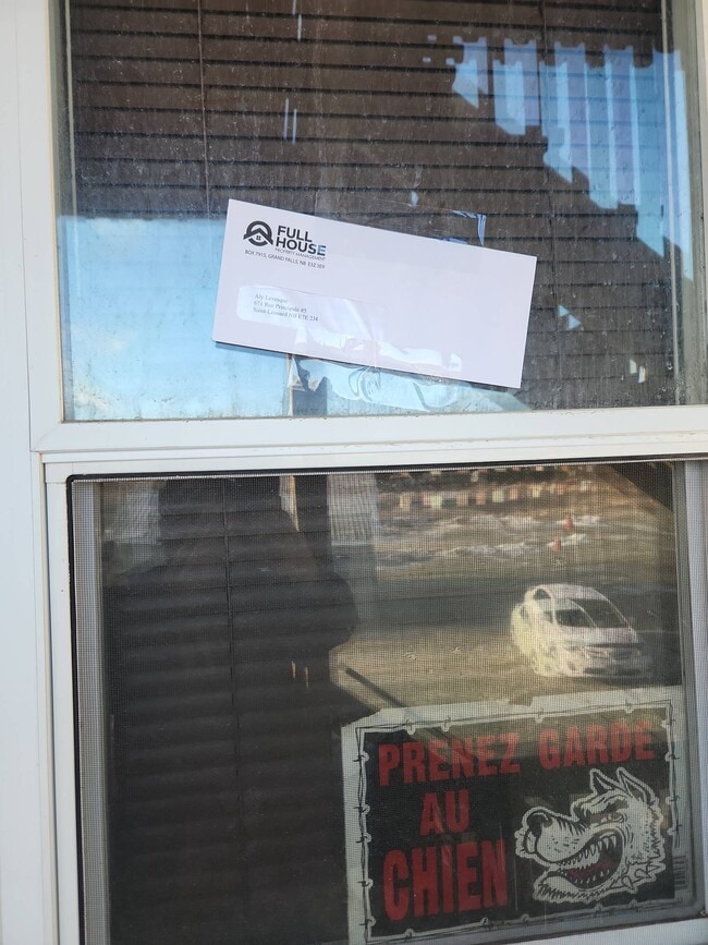 Building Photo - 671 Rue Principale Unit 5