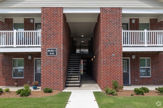 Entrada del edificio - Brewington Pointe Apartments