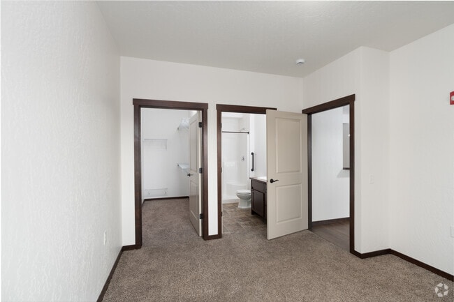 2BR, 2BA - 1022SF - Bedroom DAG - The Residence at River Run