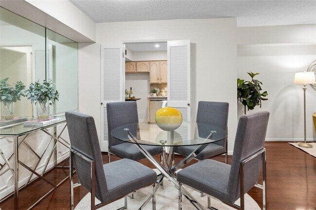 Photo - 353 N Post Oak Ln Unidad 721