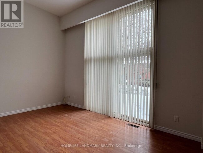 Photo - 256 Sprucewood Ct